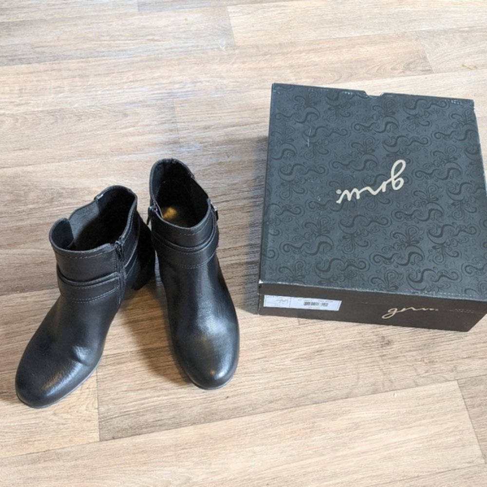 New NIB New GNW Julien Block Heel Buckle Black Leather Ankle Bootie Women Sz 6.5